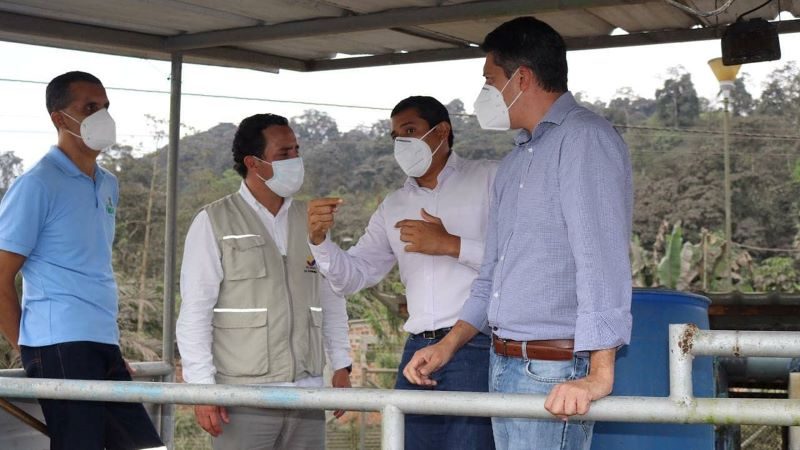 Gobierno busca asegurar el recurso hídrico en zonas afectadas por la ceniza del volcán Sangay