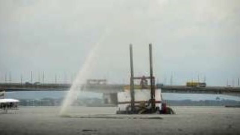 Sexto intento para dragar el sedimento en el río Guayas