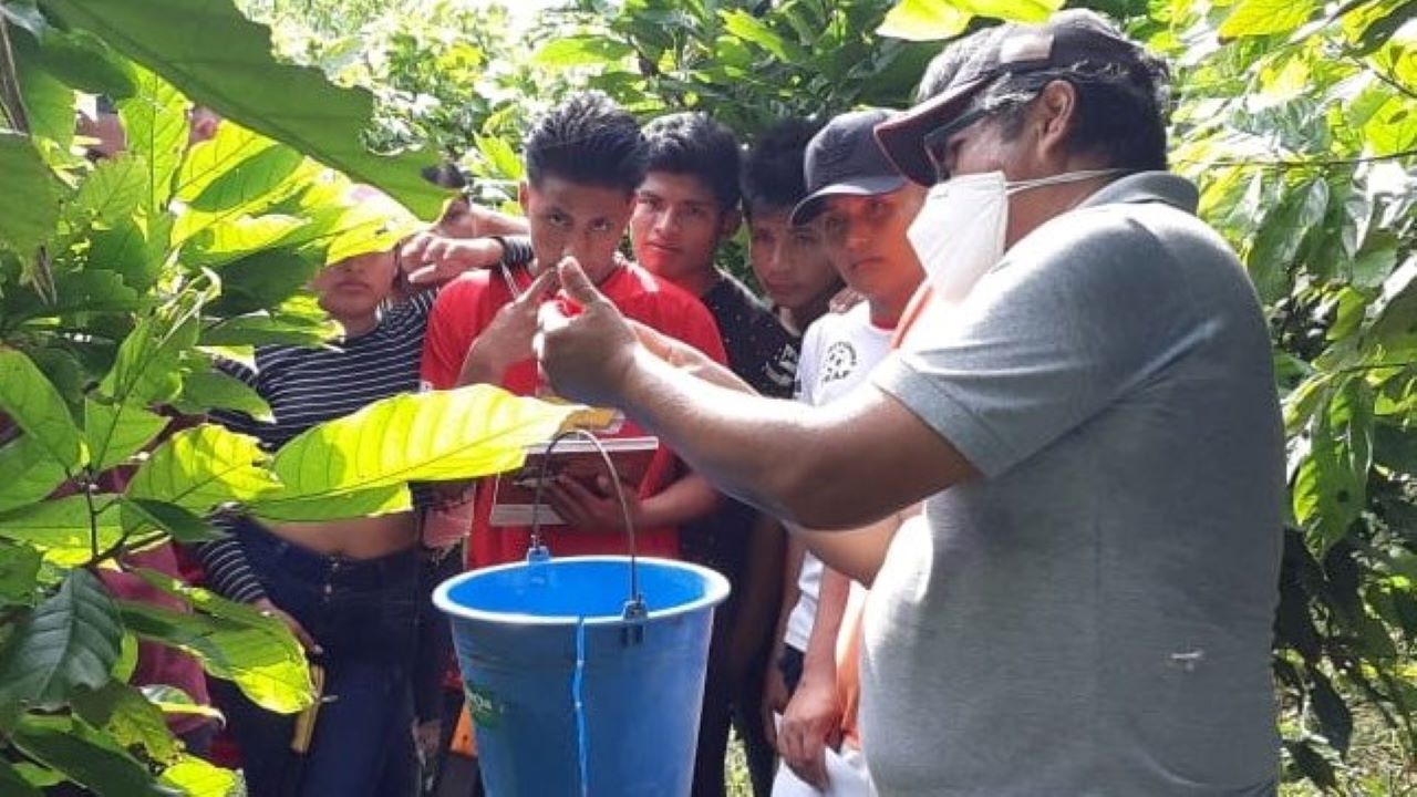 Técnicos de la Estación Exp. Central de la Amazonía, capacitan a jóvenes rurales de Morona Santiago