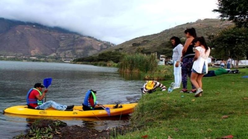 Técnicos de la Prefectura de Imbabura determina afectaciones ambientales en la laguna Yahuarcocha