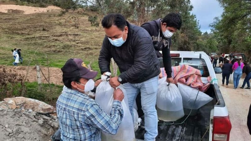 Entregan alevines de trucha en Purunuma