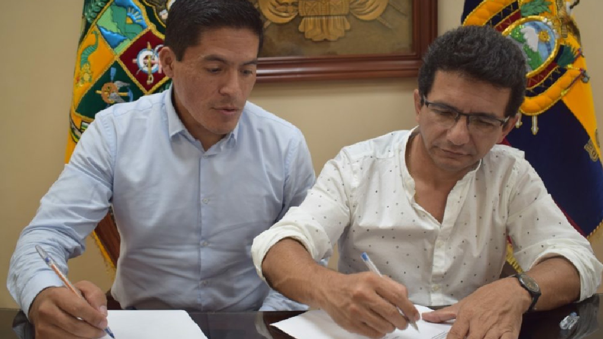 Prefecto firma convenio para iniciar la construcción del puente en Los Encuentros.