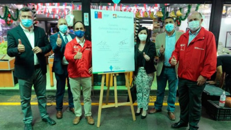 Convenio histórico de colaboración para la tecnificación del riego en la agricultura en Chile