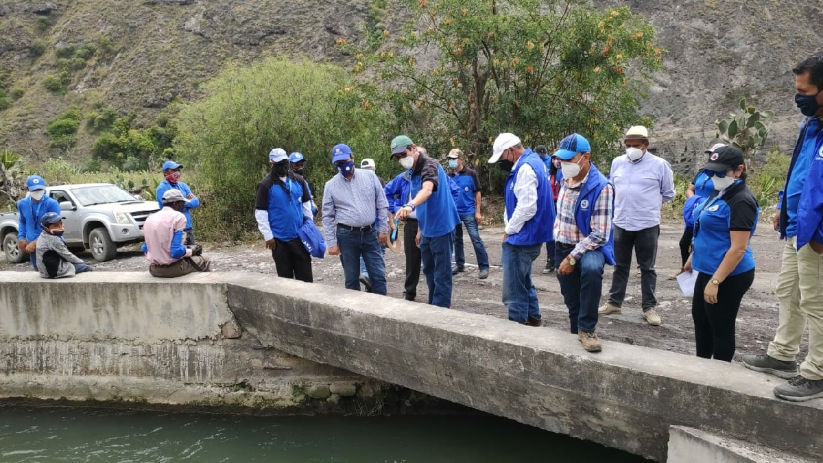La Prefectura de Imbabura entrega obra de riego en la parroquia Salinas