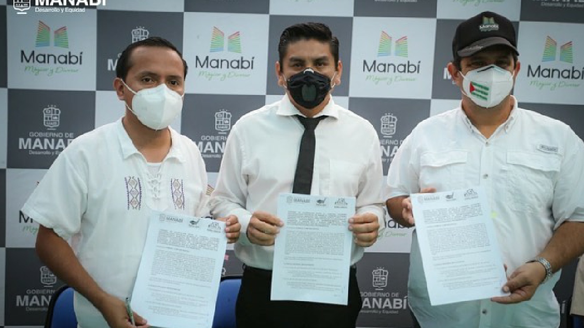 Se firma convenio que beneficiará a familias de la provincia de Manabí