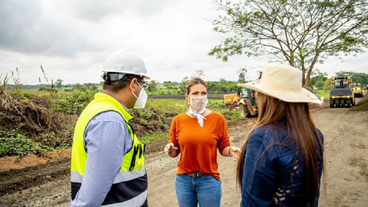 La prefecta Susana González recorrió trabajos en vía de acceso a Colimes