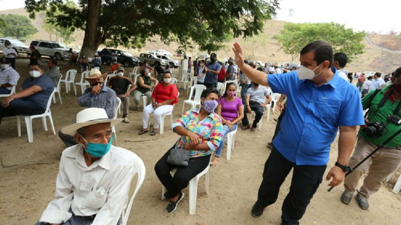 Prefecto desarrolla importante agenda de trabajo en el cantón 24 de Mayo
