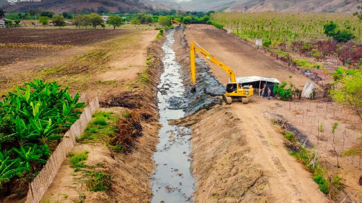 Se realizan trabajos para prevenir inundaciones en estancia vieja