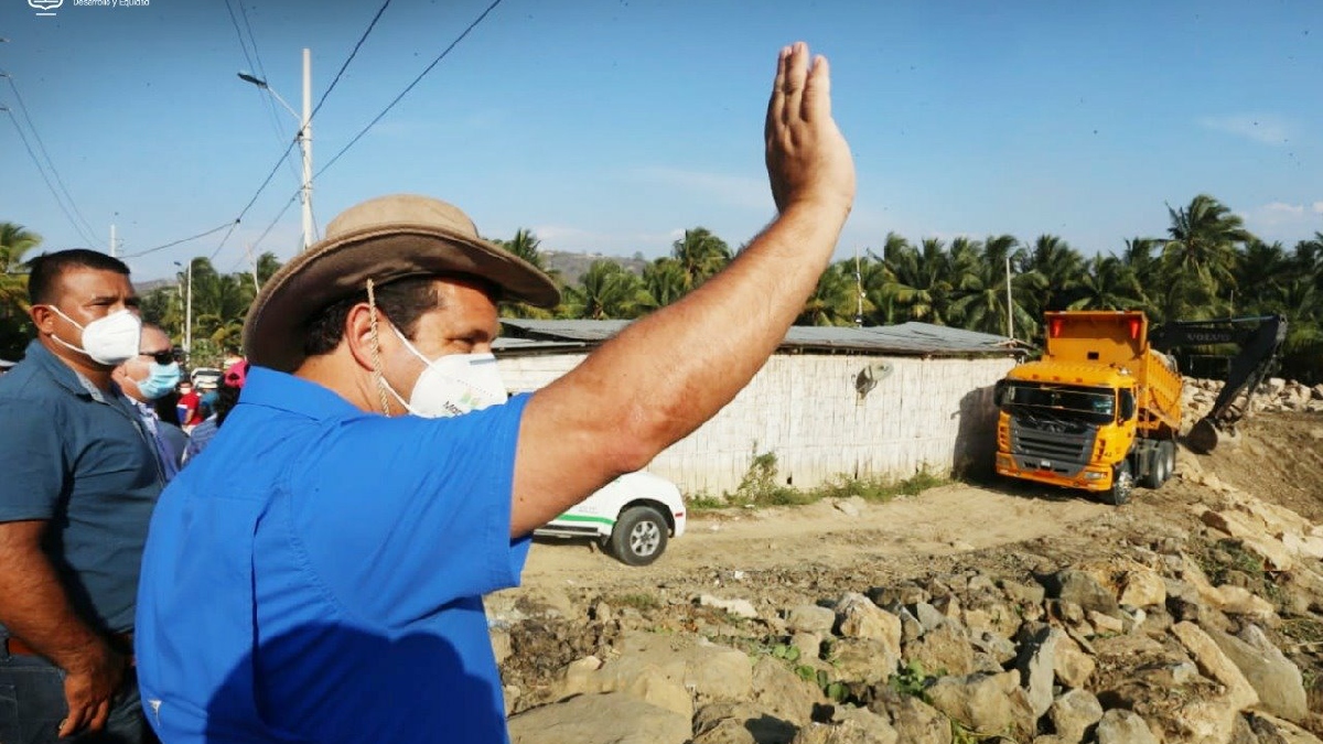 Agricultores se benefician con la rehabilitación del puente Pasaje