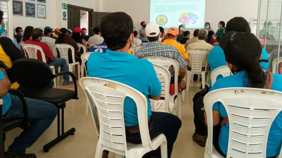 Capacitan a campesinos de Babahoyo