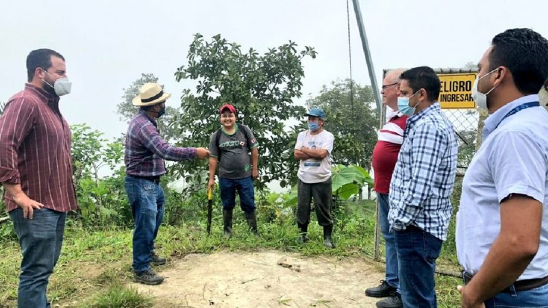 Productores de El Verde Pacayunga, provincia de El Oro, reciben sistema de riego tecnificado