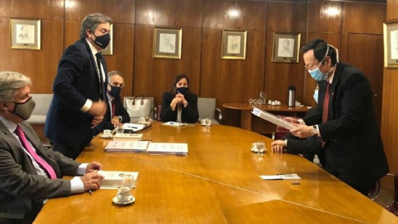 Uriarte y Bustillo recibieron al embajador de China para analizar evolución de exportaciones uruguayas al país asiático