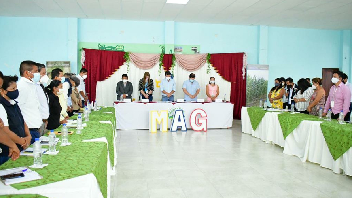 Ministro Xavier Lazo define estrategias para apoyar a productores de Santa Elena