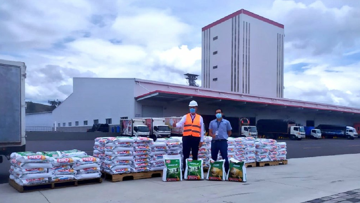 Balanceado y alimento para animales llega a Chimborazo para ser distribuido en zonas afectadas por ceniza volcánica