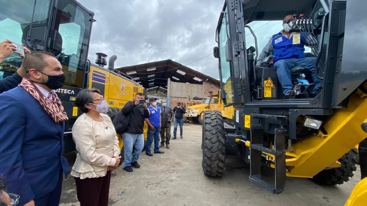 GOBIERNO PROVINCIAL DEL AZUAY INVIERTE MÁS DE $4 MILLONES EN EQUIPO CAMINERO