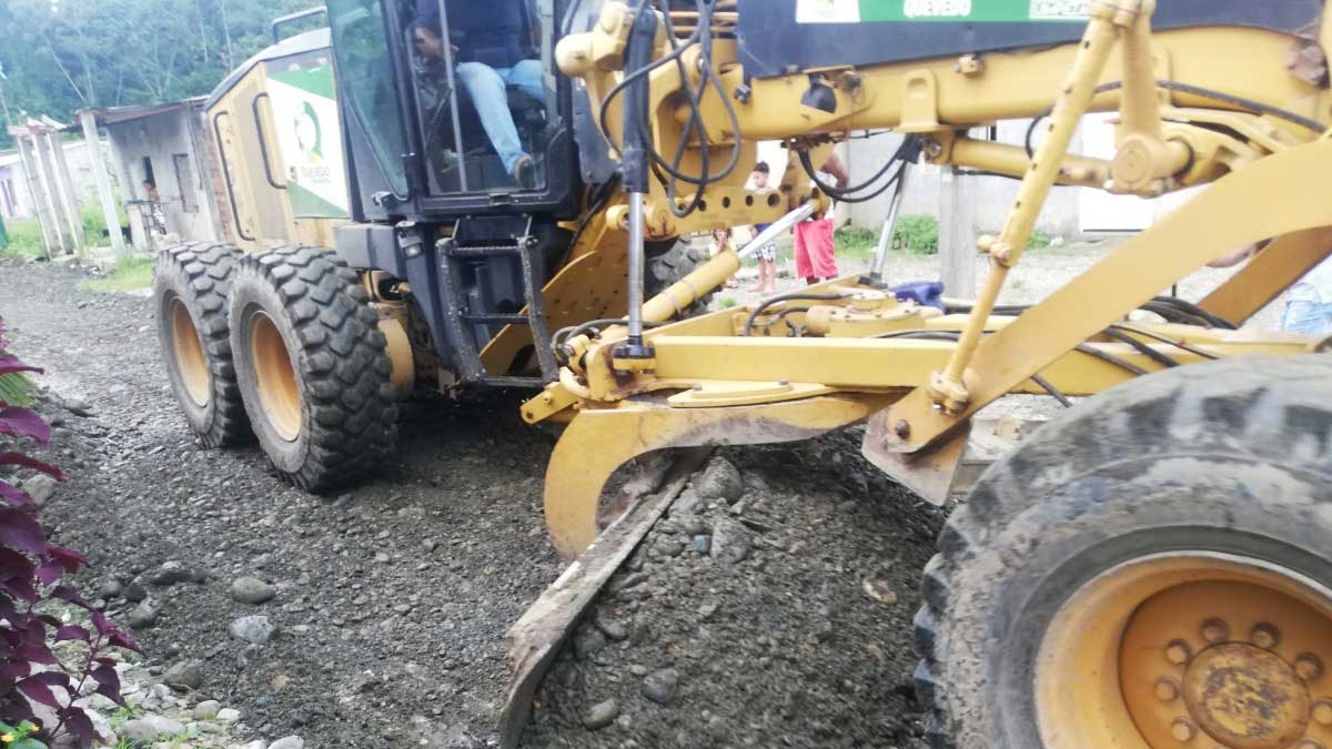 EQUIPO CAMINERO MUNICIPAL INTERVIENE LAS CALLES DEL SECTOR LA VICTORIA