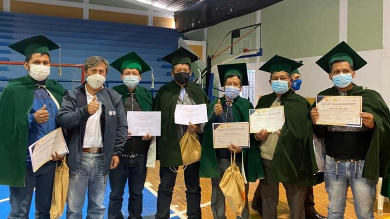 PRIMERA PROMOCIÓN DE GRADUADOS DE LA ESCUELA FRUTICULTURA