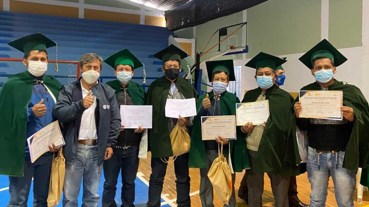 PRIMERA PROMOCIÓN DE GRADUADOS DE LA ESCUELA FRUTICULTURA