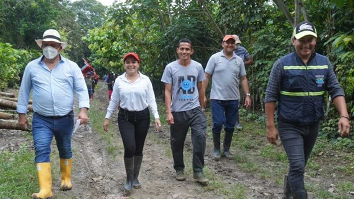 VICEPREFECTO SE REÚNE CON AGRICULTORES DE COMUNIDADES RURALES DEL CANTÓN ESMERALDAS.
