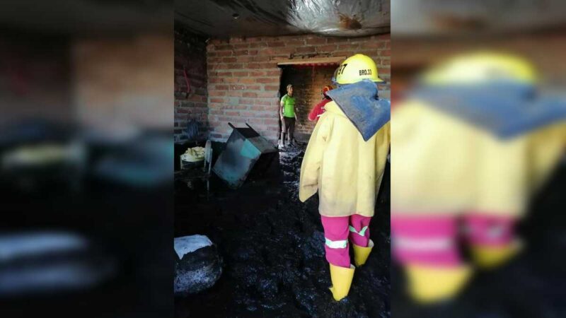 FAMILIAS DE TULCÁN, EN CARCHI, FUERON EVACUADAS PORQUE SUS CASAS SE INUNDARON
