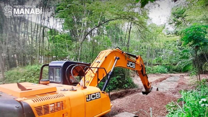 MANABI CUIDA PUENTES, DUCTOS Y BANDENES EN CINCO COMUNIDADES DE PUEBLO NUEVO DE PORTOVIEJO