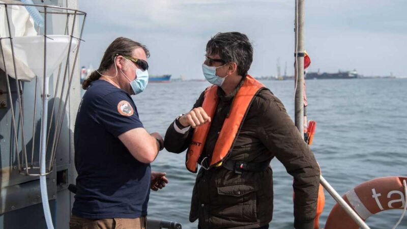 MINISTRO COUVE VISITA EL VELERO CIENTÍFICO TARA EN LA ÚLTIMA ESCALA DE LA EXPEDICIÓN EN CHILE