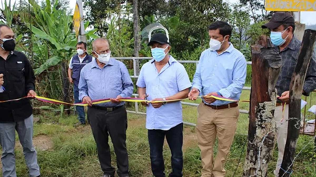 PREFECTURA DE EL ORO ENTREGA SISTEMA DE RIEGO SIN PRECEDENTES