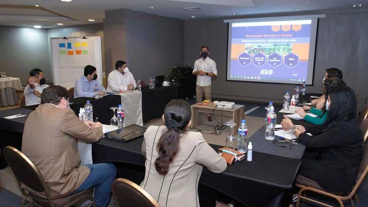 TÉCNICOS DE PREFECTURA DEL GUAYAS INICIARON TALLER DE FORMACIÓN PARA LÍDERES RURALES “DESATANDO ENERGÍAS LOCALES”