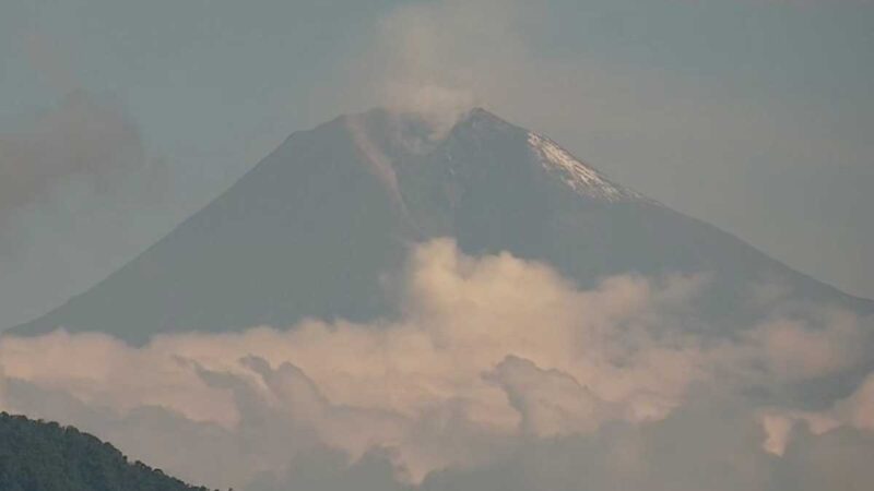TRES POBLADOS DE CHIMBORAZO REGISTRAN LA CAÍDA DE CENIZA DEL VOLCÁN SANGAY