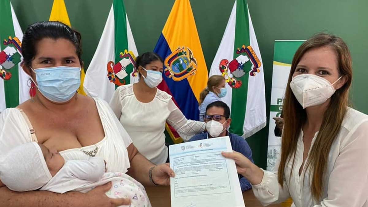 Agricultores de varias comunidades reciben escrituras