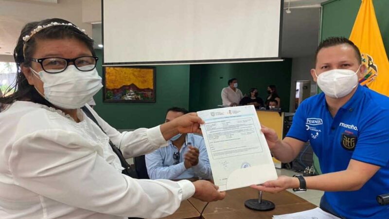 Agricultores de varias comunidades reciben escrituras