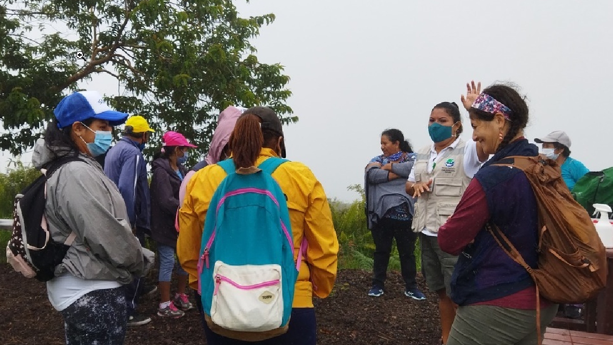 Guardaparques acercan grupos sociales a los sitios de visita