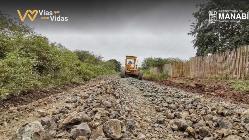 Los trabajos en la vía que integra a Montecristi con la ruta Spondylus tienen 80% de avance