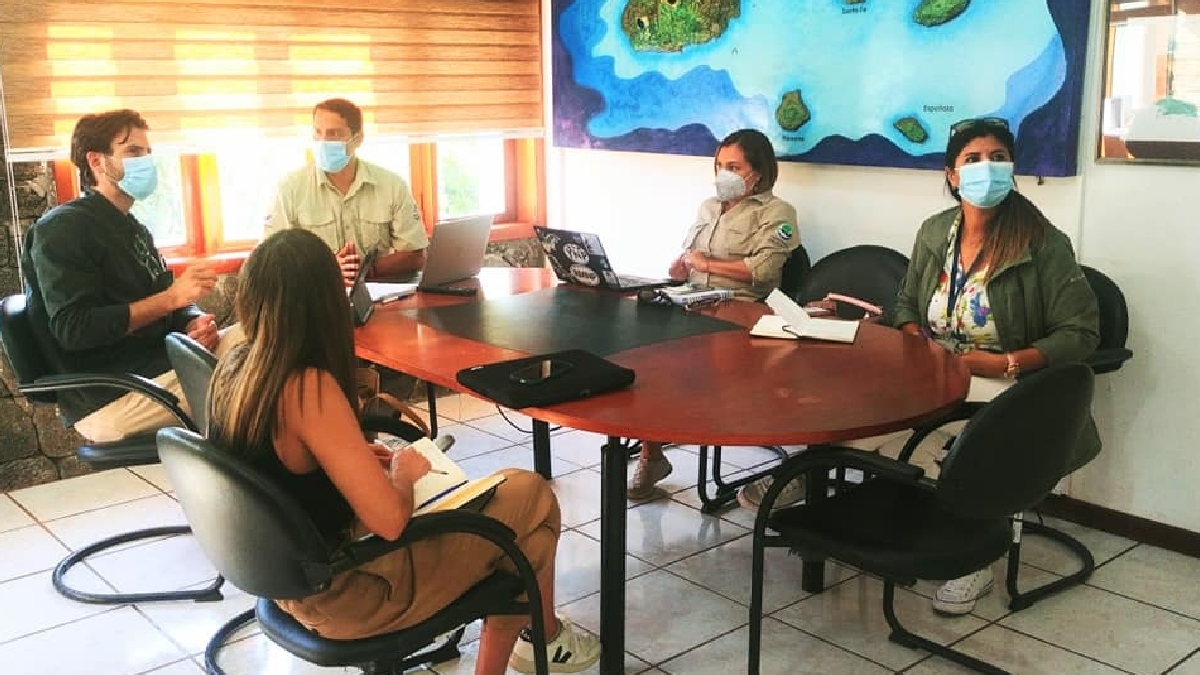 Ministro de Turismo cumple agenda en Galápagos