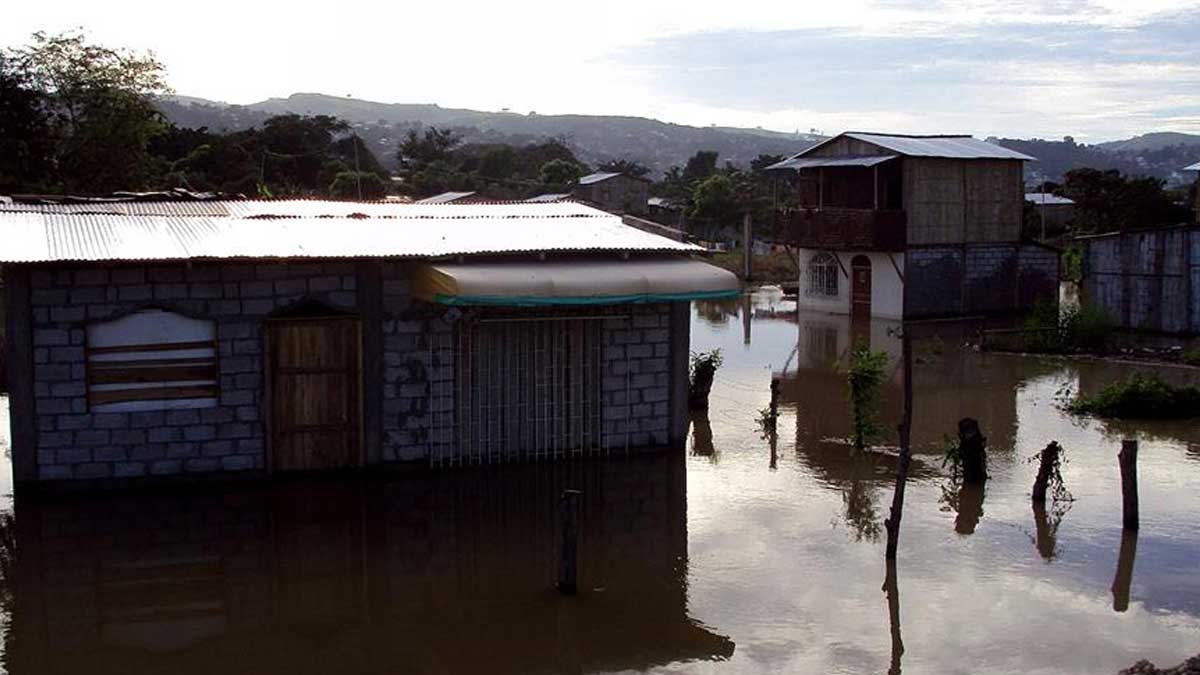 Piden a Ecuador atención para los afectados por el desbordamiento de dos ríos