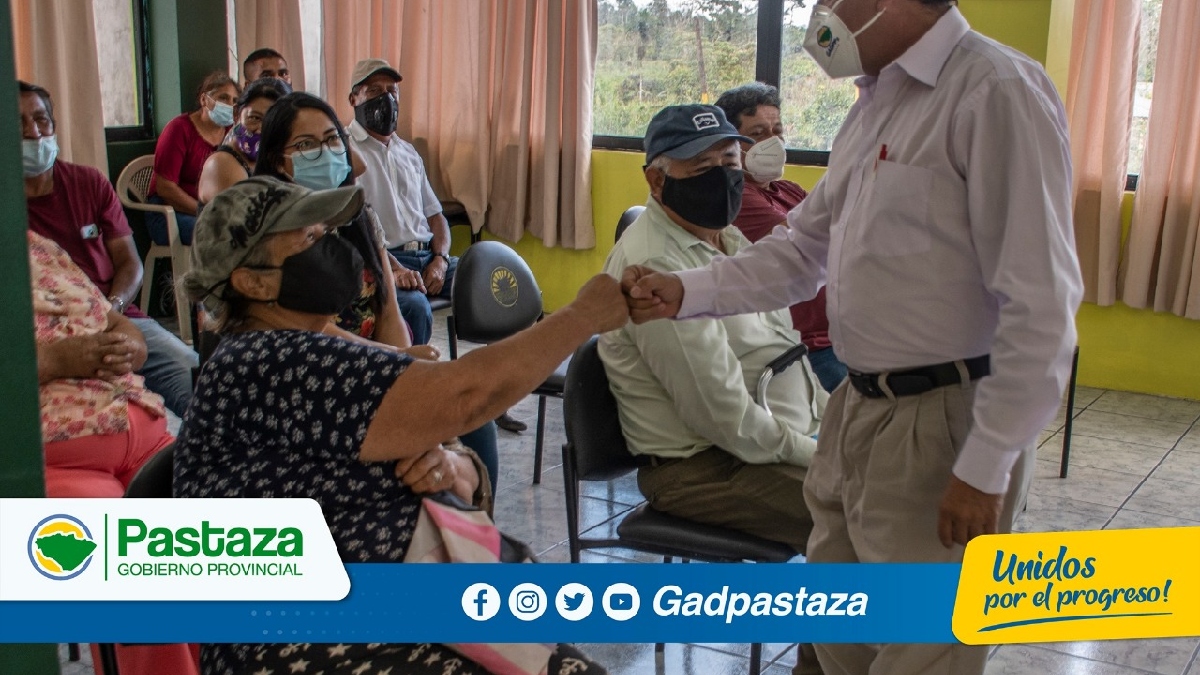 Prefecto acudió a reunión de trabajo en la parroquia 10 de agosto