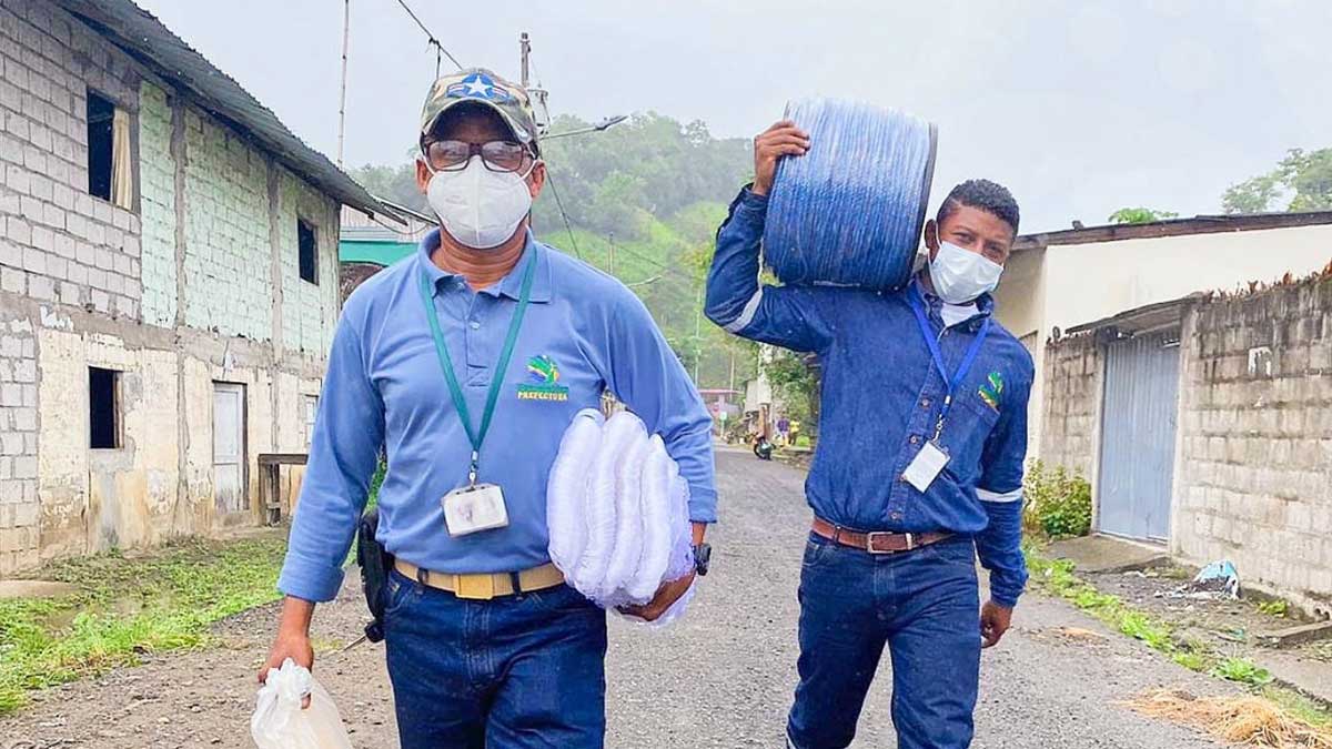 Prefectura apoya a los obreros del mar