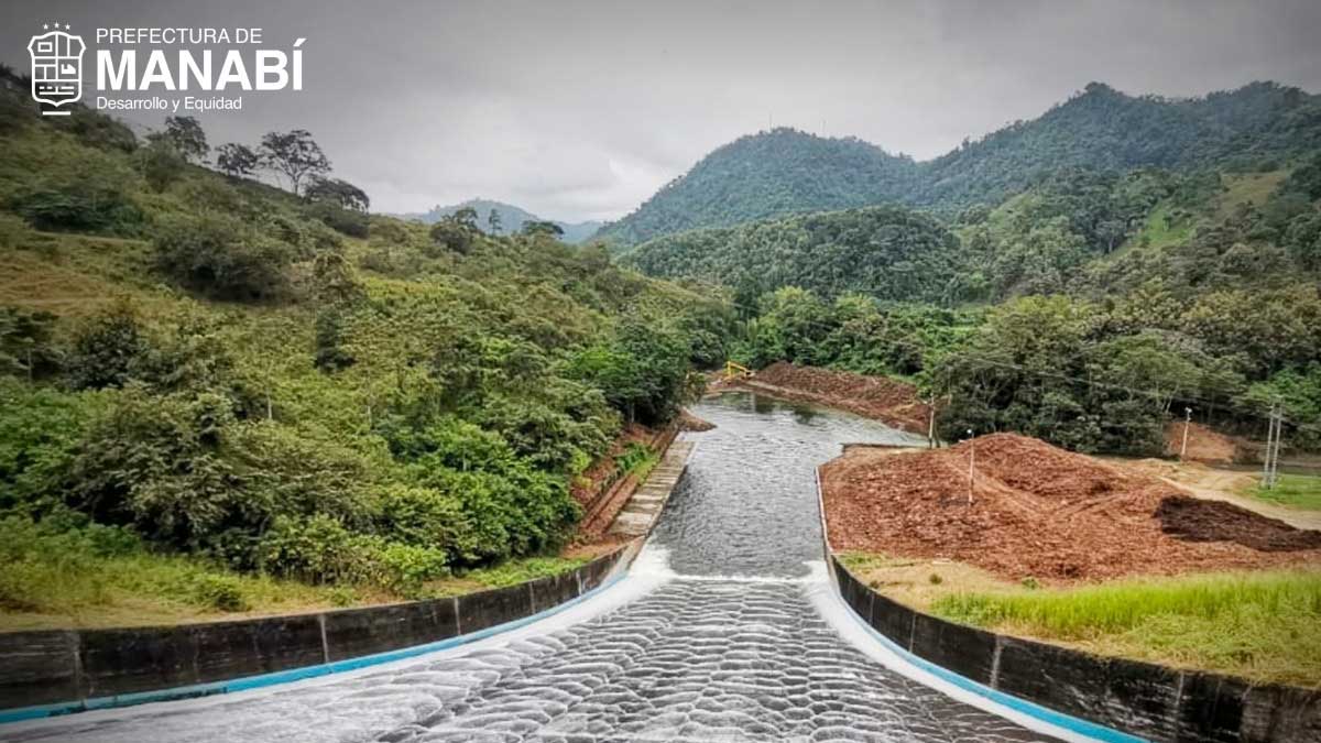 Con apoyo de la Prefectura la represa Poza Honda quedó libre de lechuguinos