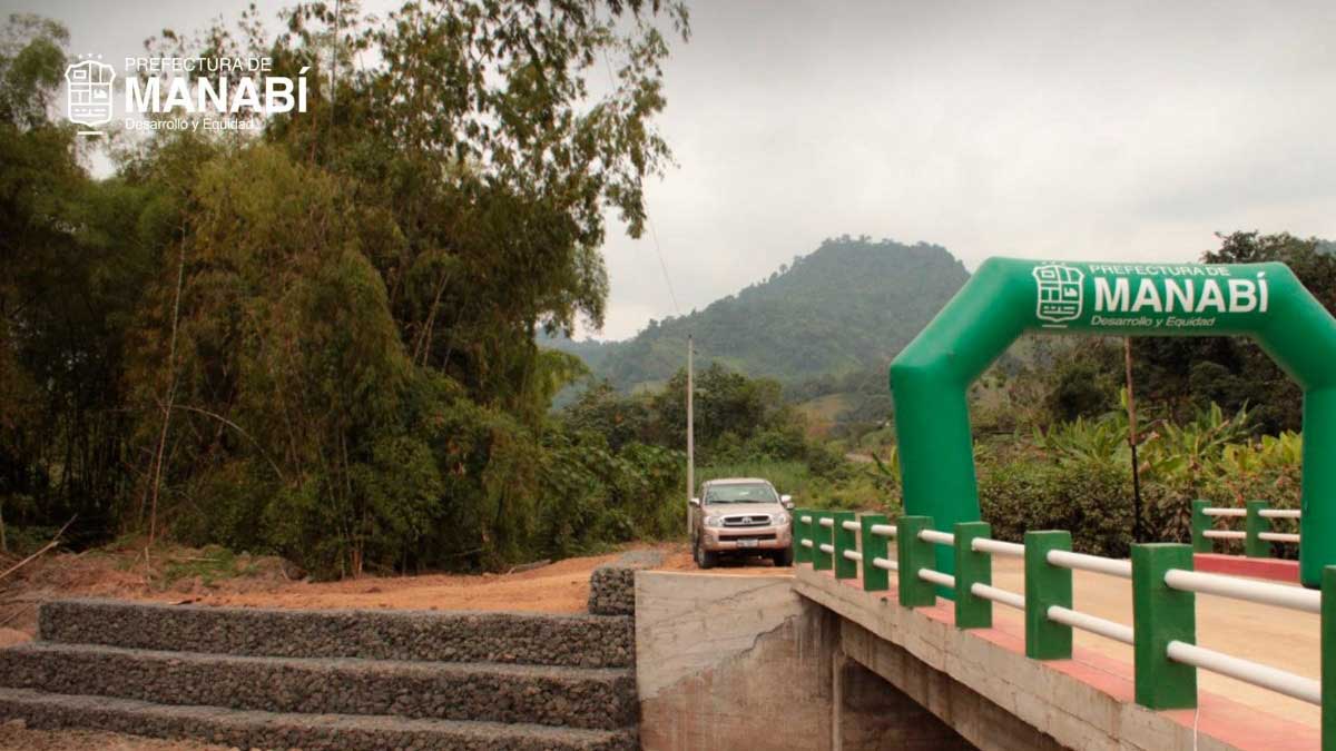 El puente de Indostán en el cantón Junín fortalece a productores de caña de azúcar