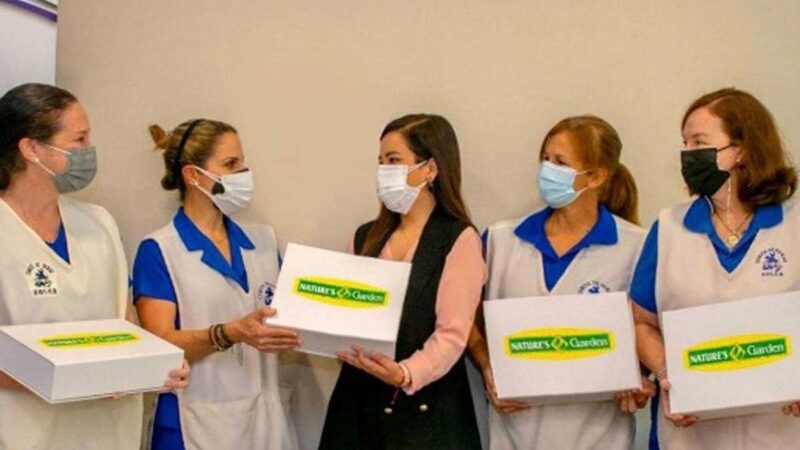 Nature’s Garden dona suplementos al Comité de Damas de Solca