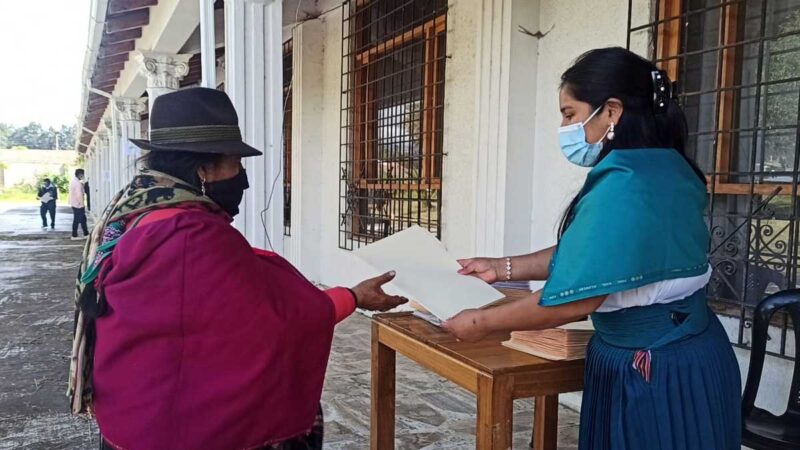 Productores de Riobamba y Guano se benefician con la legalización de tierras