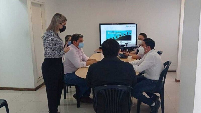 Se realiza mesa de trabajo en beneficio de los productores orenses