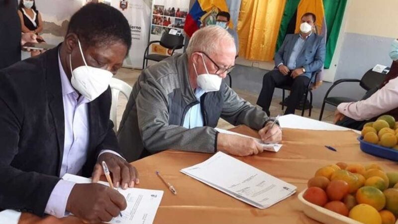 Agricultores de Pimampiro cuentan con Sistema de Riego Tecnificado