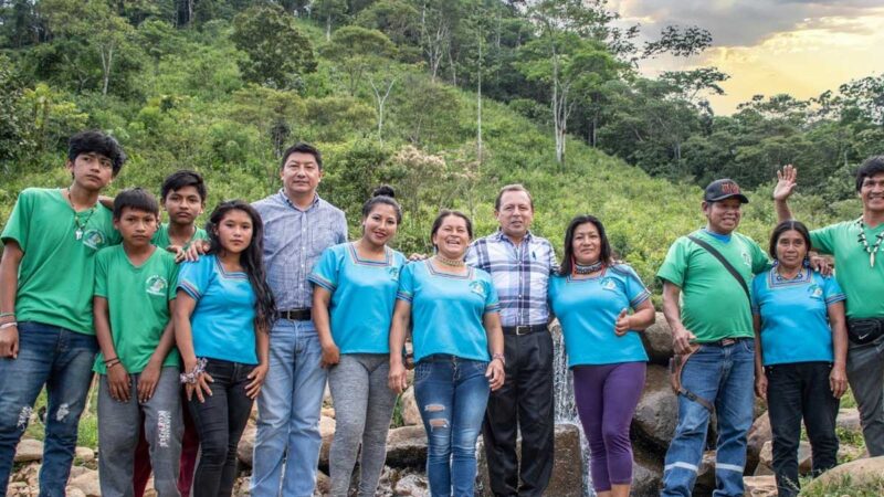 En la comunidad Chorreras Prefecto mantuvo reunión de trabajo