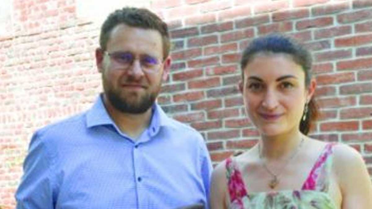 Jóvenes convierten los desechos de mangos y bananas en ‘cuero’ libre de animales