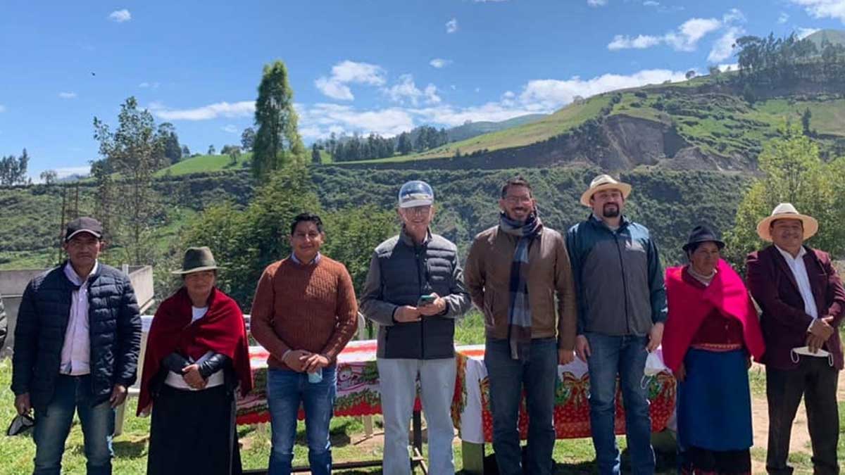 MAG transfiere oficialmente sistema de riego tecnificado a productores de Puruhuaypamba