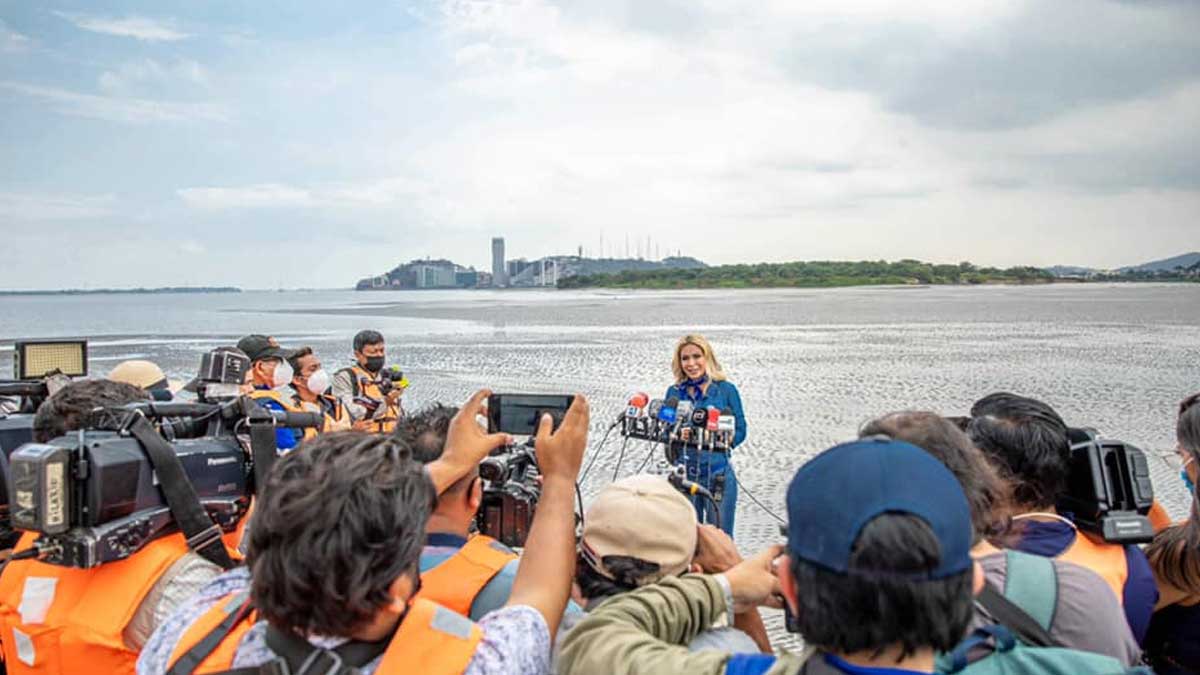 Medios de comunicación constatan la extensa cantidad de bancos de arena que requieren del Dragado del río Guayas