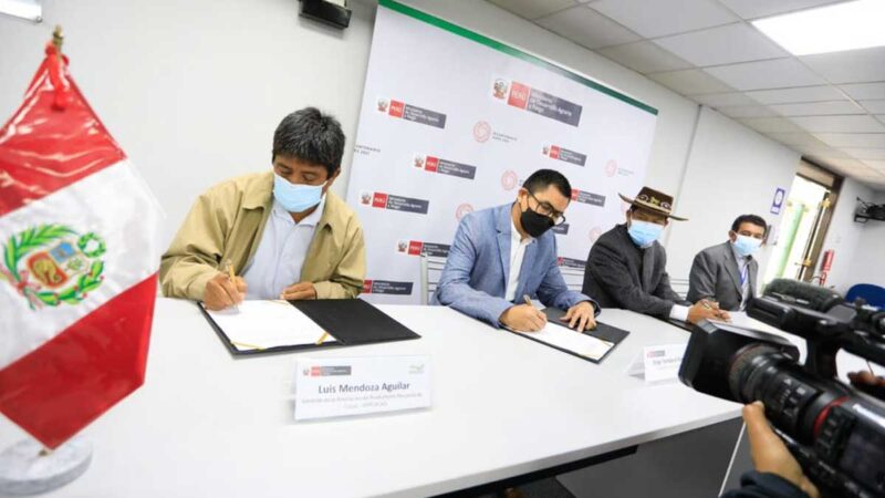 Midagri firma convenio para impulsar desarrollo de 30 mil familias cacaoteras