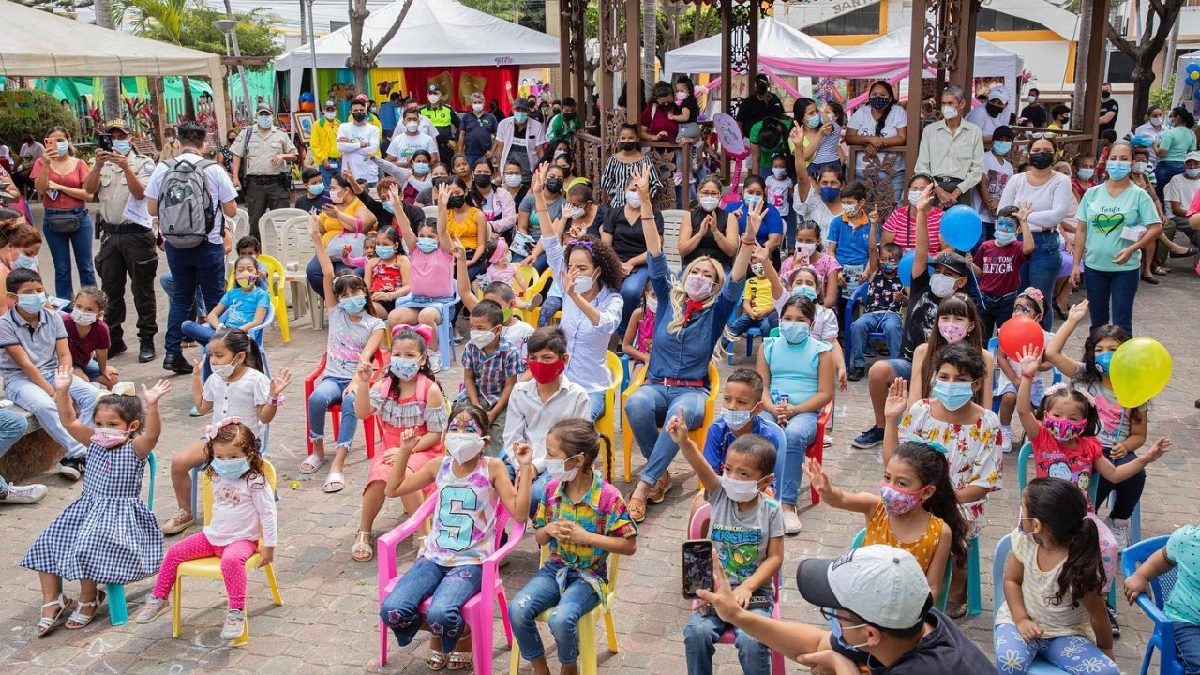 Prefecta junto a los habitantes  de Tarifa celebra los 64 años de la parroquia