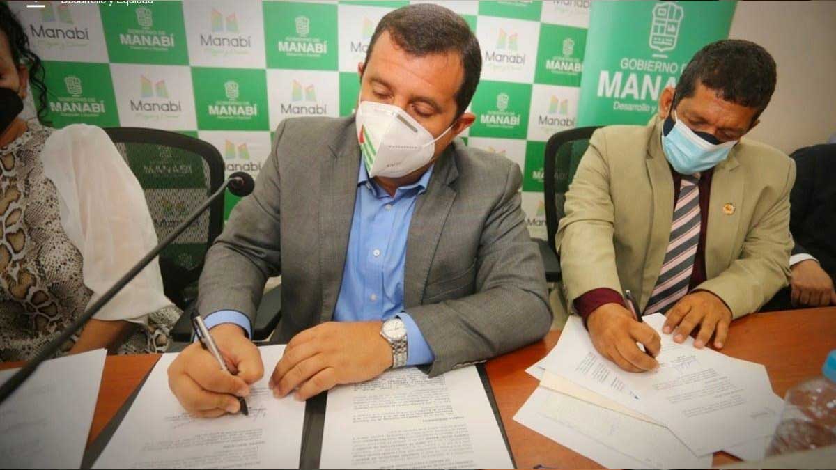 Se firma nuevo acuerdo entre Prefectura y gremio de las Cooperativas de Ahorro y Crédito de Manabí para financiar actividades productivas y emprendimientos